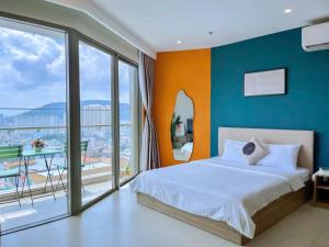 a bedroom with a large bed and a balcony at CĂN HỘ NGHĨ DƯỠNG CAO CẤP THE SÓNG VŨNG TÀU-THE SONG APARTMENT LeeHuy in Vung Tau +112 photos