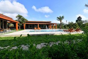 Swimmingpoolen hos eller tæt på Kenting Four Season Villa