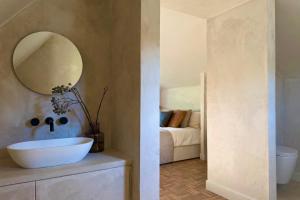 a bathroom with a sink and a mirror on the wall at Roomer in Landen