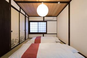 Rúm í herbergi á Kyotoya Tsuki no Yu Bettei