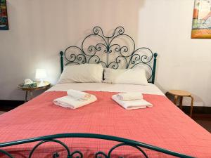 a bed with two towels on top of it at Assisi 2 by E-Roi Rent - Museo Egizio in Turin +12 photos