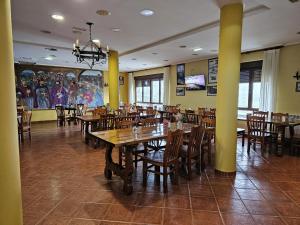 a dining room with wooden tables and chairs at Convento de Foncebadon in Foncebadón