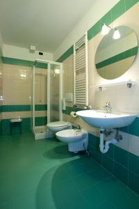Koupelna v ubytování Hotel Valbrenta