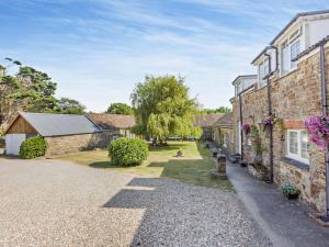 an image of the grounds of a house at 2 Bed in Bideford oc-60428 in Westward Ho