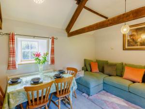 a living room with a table and a couch at 2 Bed in Chulmleigh oc-87668 in Chulmleigh