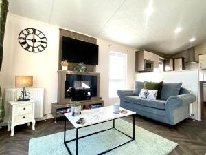 a living room with a couch and a table at 2 Bed in Honiton oc-76515 in Ottery Saint Mary