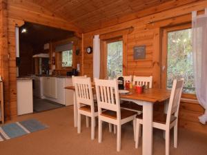 a dining room with a table and chairs in a cabin at 2 Bed in Tiverton oc-wonha in Bampton +10 photos