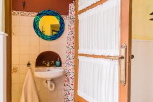 Koupelna v ubytování Casa Juramento + 24 fotografií