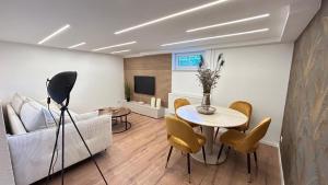 a living room with a table and a couch at Ferienwohnung Nella in Paderborn