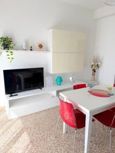 TV i/ili zabavni centar u objektu Suite Barni