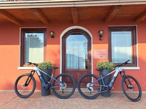 two bikes parked in front of a building with a door at Agriturismo la Preara in Monteforte dʼAlpone