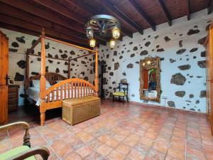 a room with a bedroom with a bed and a mirror at Casa Morro Herreno in Las Breñas