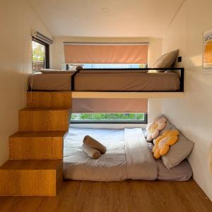 a small bedroom with two bunk beds and a window at เติมฝัน แคมป์ปิ้ง in Ban Ra-ok +7 photos