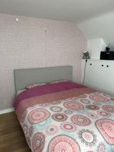 Llit o llits en una habitació de Maison Anna Clara - stijlvol gerenoveerd appartement met parkzicht in Nieuwpoort