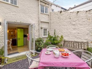 a table with a red and white checkered table cloth at 3 Bed in Bridport oc-dc080 in Charmouth