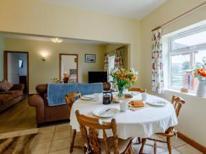 a living room with a table and a couch at 2 Bed in Ottery St Mary oc-lambs in Ottery Saint Mary