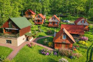 an overhead view of a house in a village at Grzywaczówka -domki w Przesiece in Przesieka