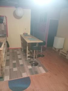 a room with a wooden table and two chairs at Refugio del Pirata Algarrobo in San Antonio
