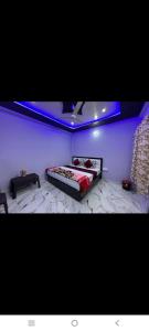 a room with a bed and a blue light at Hotel Jaanvi in Orchha