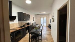 a kitchen with a table and a dining room at Maison T2 avec terrasse et cours de 50m2 in Sorgues