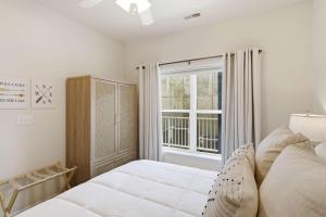 a bedroom with a bed and a window at 2B 2B Lake View Pool Hot Tub in Lake Ozark +24 photos