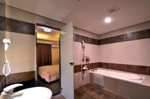 Ένα μπάνιο στο Yundu Business Hotel