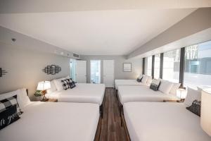 a room with three beds and a window at Stay Together Suites - Penthouse On The Strip Sleeps 20 - NO RESORT FEE in Las Vegas