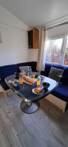 a table with food on it in a living room at Mobil home proche Fréjus - Camping 4 étoiles in Puget-sur-Argens