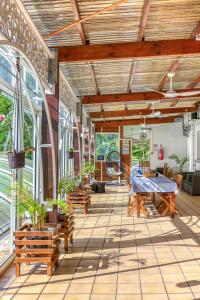 a patio with a table and some plants at L'Escale Royale in Salazie