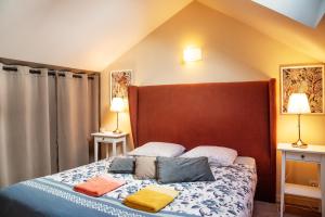 a bedroom with a bed with three pillows on it at Appartements en centre ville à Châteauroux Indre in Châteauroux