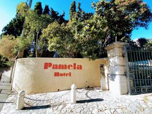 a sign that reads pandan hotel in front of a gate at Pamela Hotel Cassis in Cassis