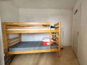 two bunk beds in a small room with a door at Les flos bleus in La Bernerie-en-Retz