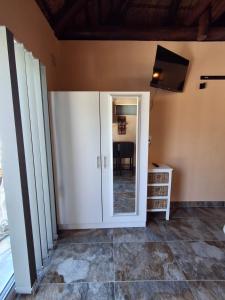 a room with a white door and a mirror at Fynbos & Pinot Guest Cottage in Kuilsrivier