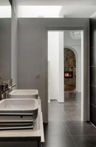 a bathroom with two sinks and a fireplace at Fuentes de León in Fuentes de León