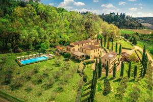 an aerial view of a estate with a swimming pool at Agriturismo Il Segreto di Pietrafitta in San Gimignano