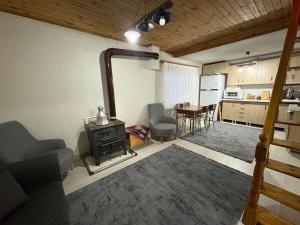 a kitchen and living room with a stove and a table at Liva Kartal in Karasu