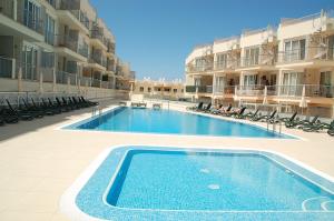 a swimming pool in the middle of a building at Ocean View in Puerto de Santiago