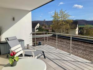 a balcony with a chair and a table and a view at Ferienwohnung Aussichtsreich in Bad Pyrmont