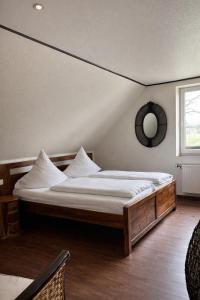 a large bed in a room with a window at Vier Jahreszeiten Hotel in Husum