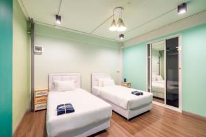 a bedroom with two beds and a mirror at Queen On Street 2009 in Ban Lo Long +81 photos