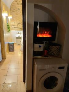 a washer and dryer in a bathroom with a fireplace at La bóveda in Zafra