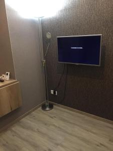 a lamp with a television on a wall at Lodge 33 Eupen in Eupen