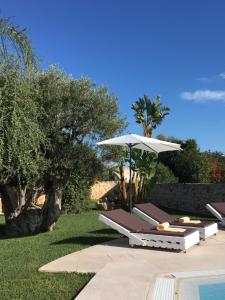 Bazén v ubytování Carone Suite-Charme&Pool nebo v jeho okolí