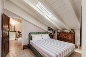 a bedroom with a bed and a skylight at Le Vetrate sul Lago Lake Como Amazing View in Nesso