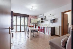 a kitchen and living room with a table and chairs at LT Dimora Brianza in Bovísio-Masciago Milanese