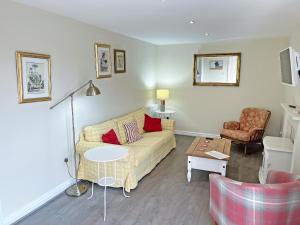a living room with a couch and a table at Willow Cottage - Uk51376 in Winston