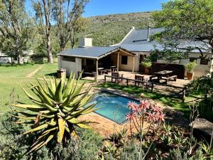 a house with a swimming pool in the yard at Deer Cottage in Kirkwood