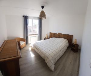 a bedroom with a bed and a window at Le Gîte de la Gartempe in Saint-Sornin-la-Marche