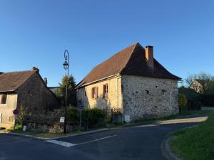 an old building on the side of a road at La Maison d'Amélie à Arnac-Pompadour in Arnac-Pompadour +4 photos