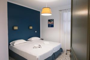 a bedroom with a large white bed with a blue wall at Chez Marie in Linguizzetta
